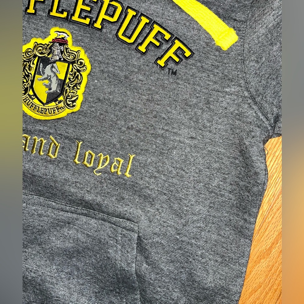 New with tags Harry Potter Hufflepuff Hoodie - Picture 6 of 7